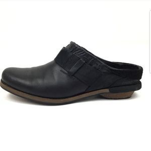 Patagonia Black Leather Clogs